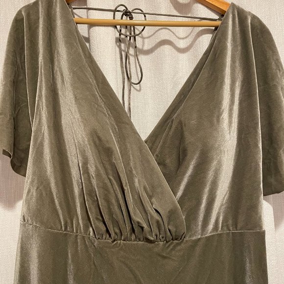 New BHLDN Jenny Yoo Ellis Velvet Open Back Dress in Sage, size 19/20 ($295 MSRP) - Picture 4 of 6